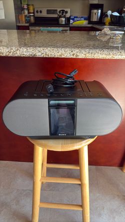 Sony ZS-S4iP IPOD Dock CD/AM/FM Radio Portable Stereo Boombox (READ)