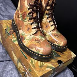 New Dr.Martens Size 7