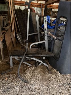 Weight bench and; 4-45lbs, 2-35,  4-25, 4-10, 2-5, 2-2.5’s