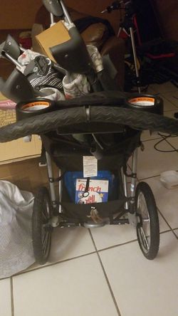 Baby stroller with cup/bottle holders