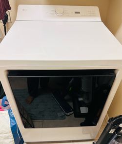 LG electric dryer, like new!
