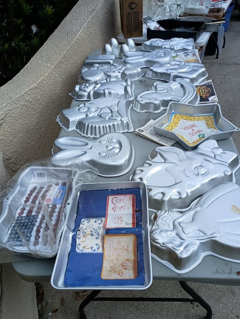 Wilton cake Pans - Decorative Baking