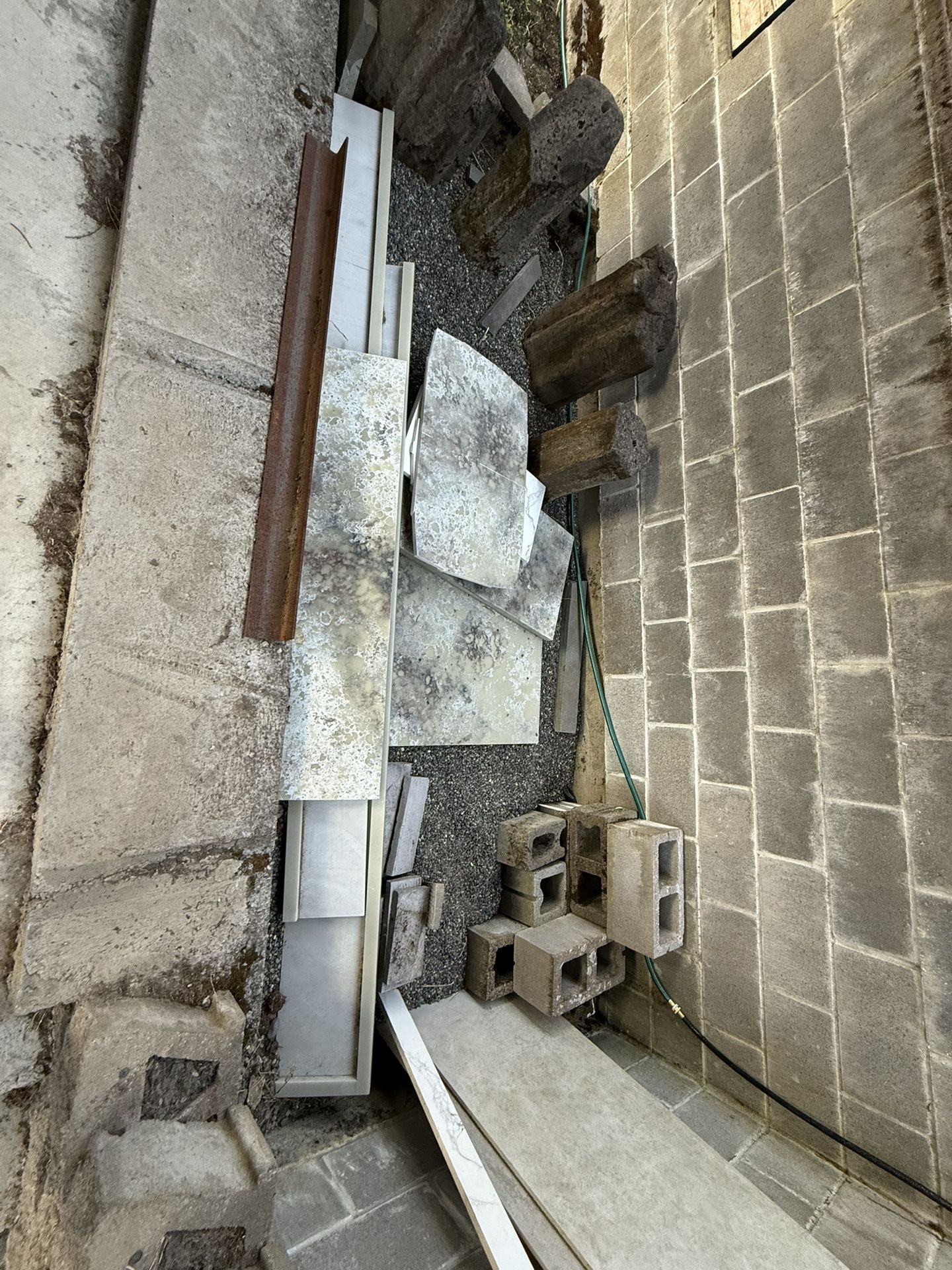 Free Quarts From Countertops For Mosaic Or Shelves