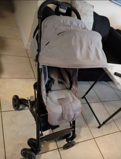 Lightweight Maxi-Cosi stroller