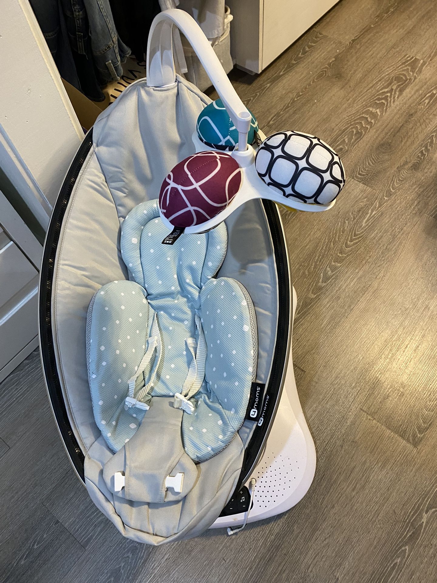 Mamaroo Like New Baby & Kids