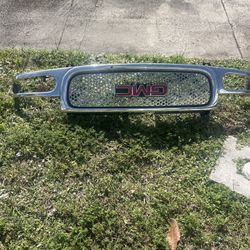 03-07 GMC Sierra Grill