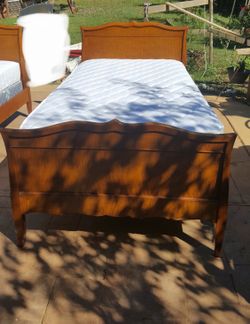 Twin bed with mattes