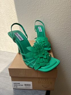 New Steve Madden Women’s Green Floral Appliqué Heels, size 7