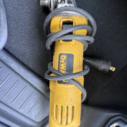 Dwalt Grinder 