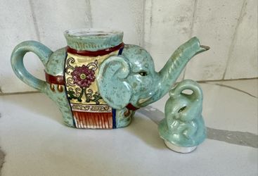 Chinese Elephant Porcelain Teapot 