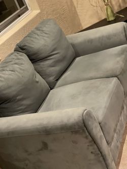 Sofa Super Nice Grey Loveseat Pick Up Today