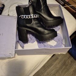 Steve Madden  Short Boot Size 9 
