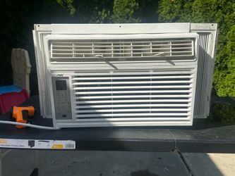 Arctic King 6000 BTU window air conditioner