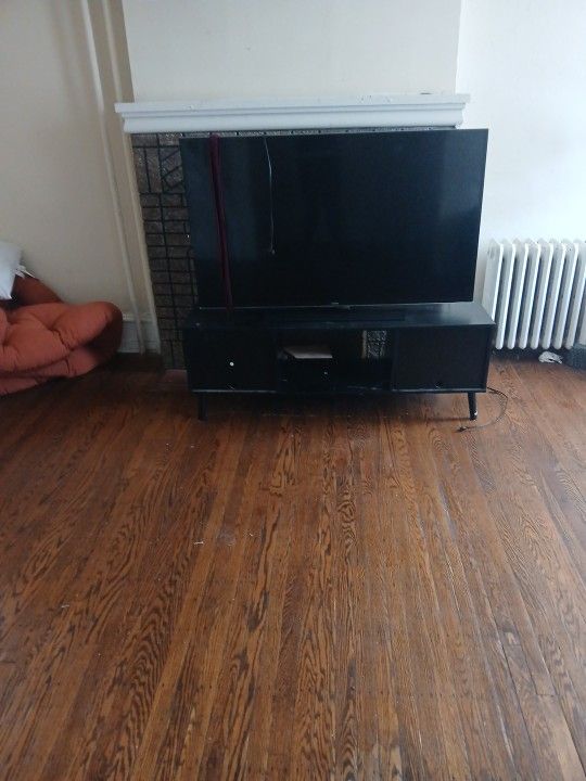 Samsung TV With Yv Stand