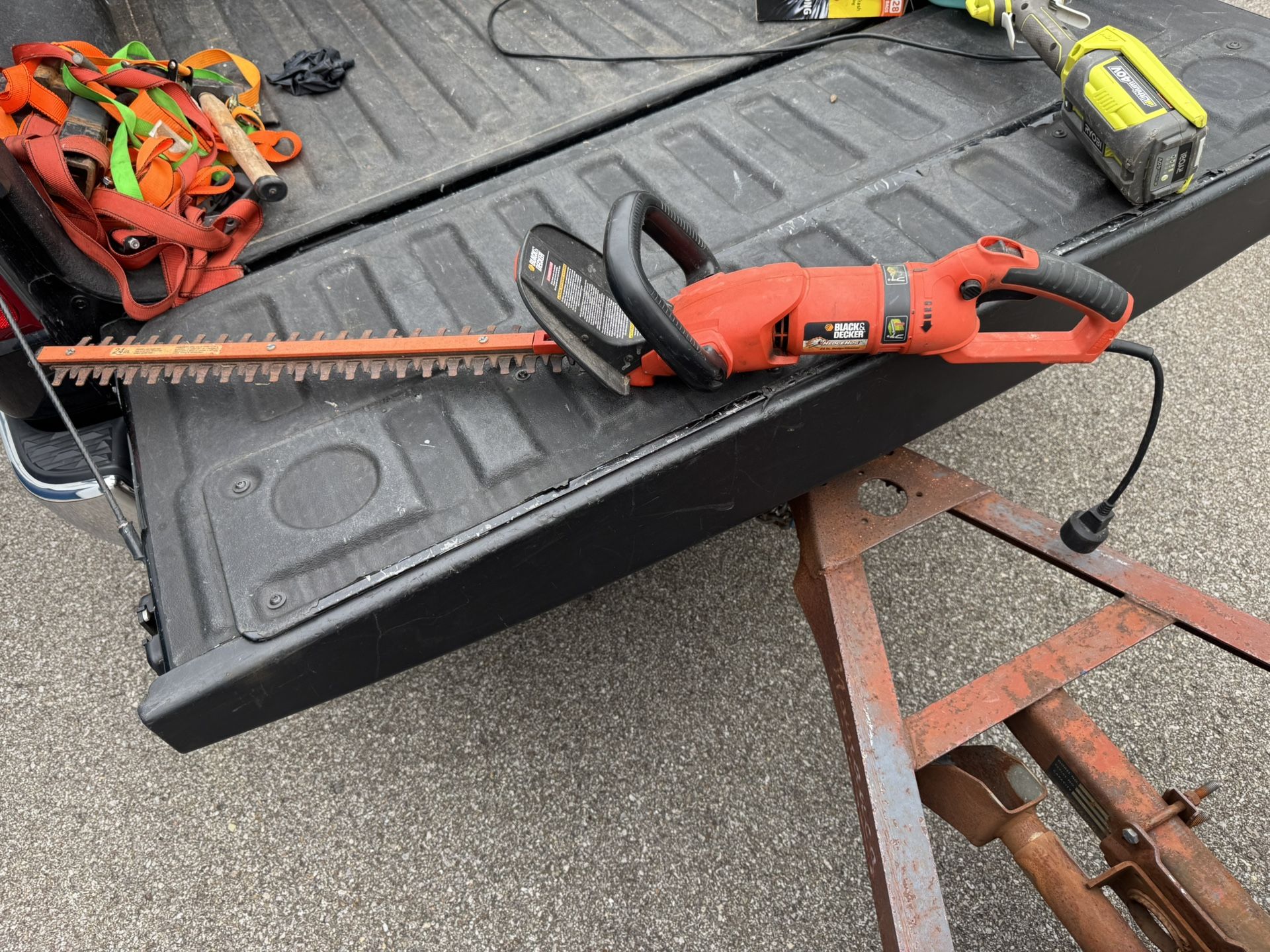 BLACK+DECKER HedgeHog 24 in. Hedge Trimmer