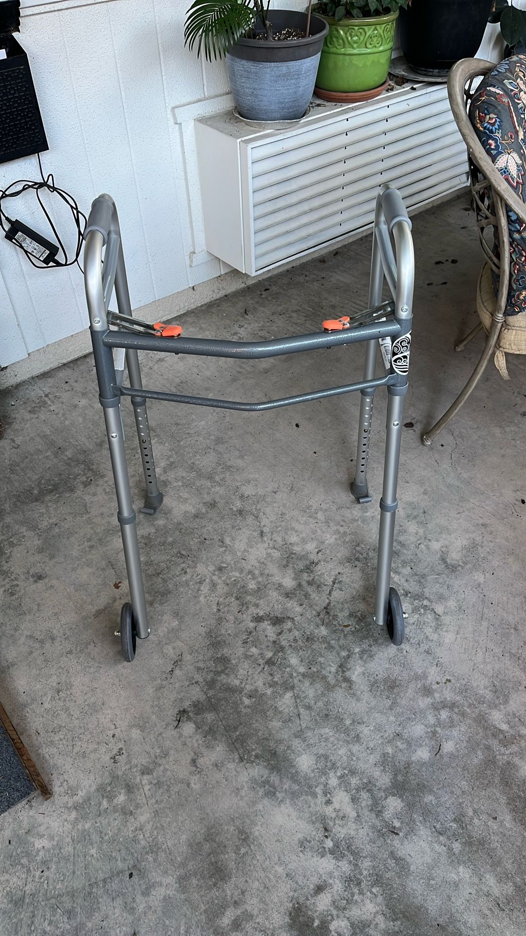 Folding adult Walker