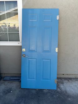 Free blue door with keys