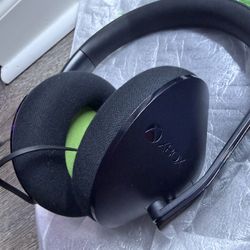 Official Genuine Microsoft Xbox One Stereo Headset Wired 3.5 mm Jack NEW No Box