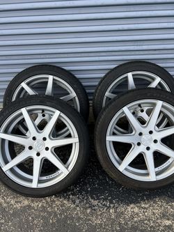 Rohana RC7 19x8.5 5x120 is with tires