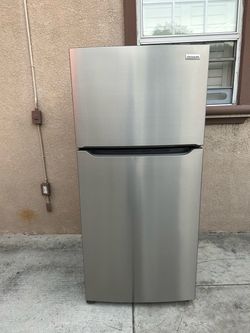 30x30x66 Frigidaire Refrigerator Silver 18cuft 3 Months Warranty