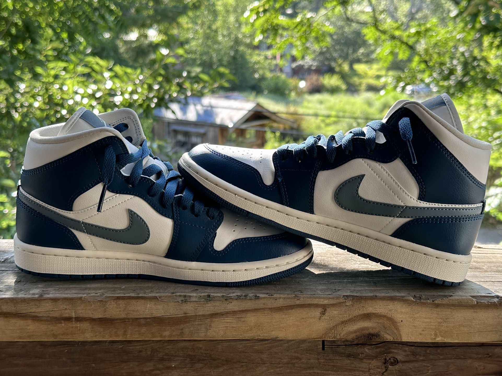 Jordan 1 Mid French Blue