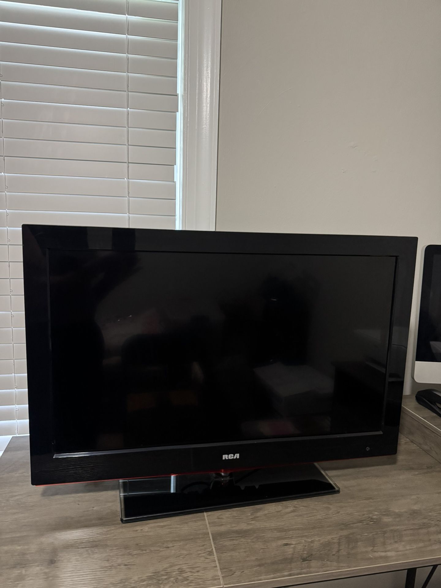 RCA 32” Flat Screen TV