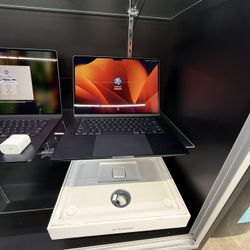 2022 Macbook Air 15” 2022 M2