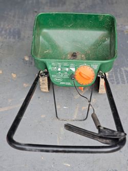 Scotts
Turf Builder EdgeGuard DLX Push Broadcast Spreader