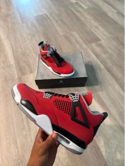 Jordan 4 “Toro Bravo” size 10