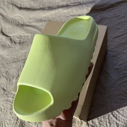 yezzys slides glow