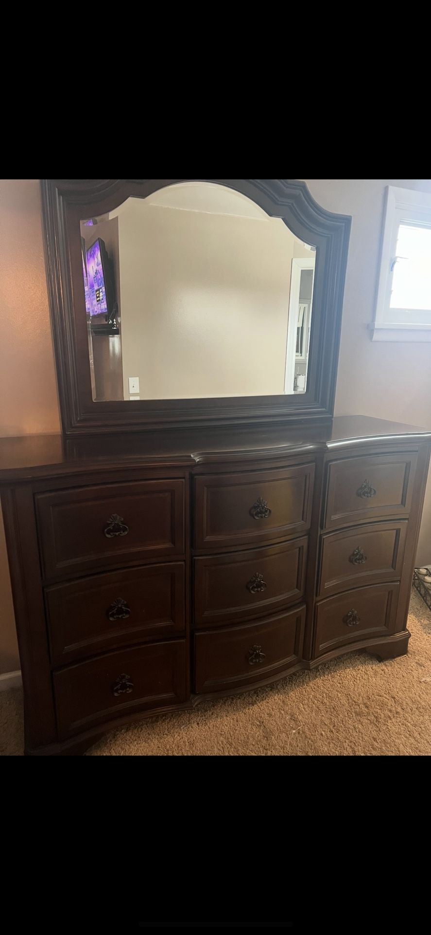 Dresser With Mirror