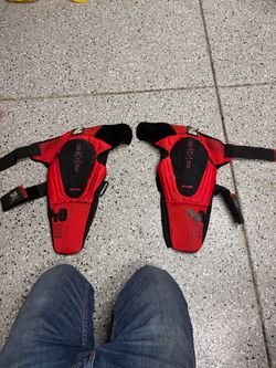 EVS Knee/Thigh Guards – Red and Black Pair