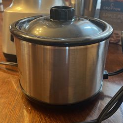 A Very Small Cute Crockpot for Sale in Saint Paul, MN - OfferUp