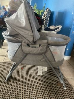 Baby rocking bassinet