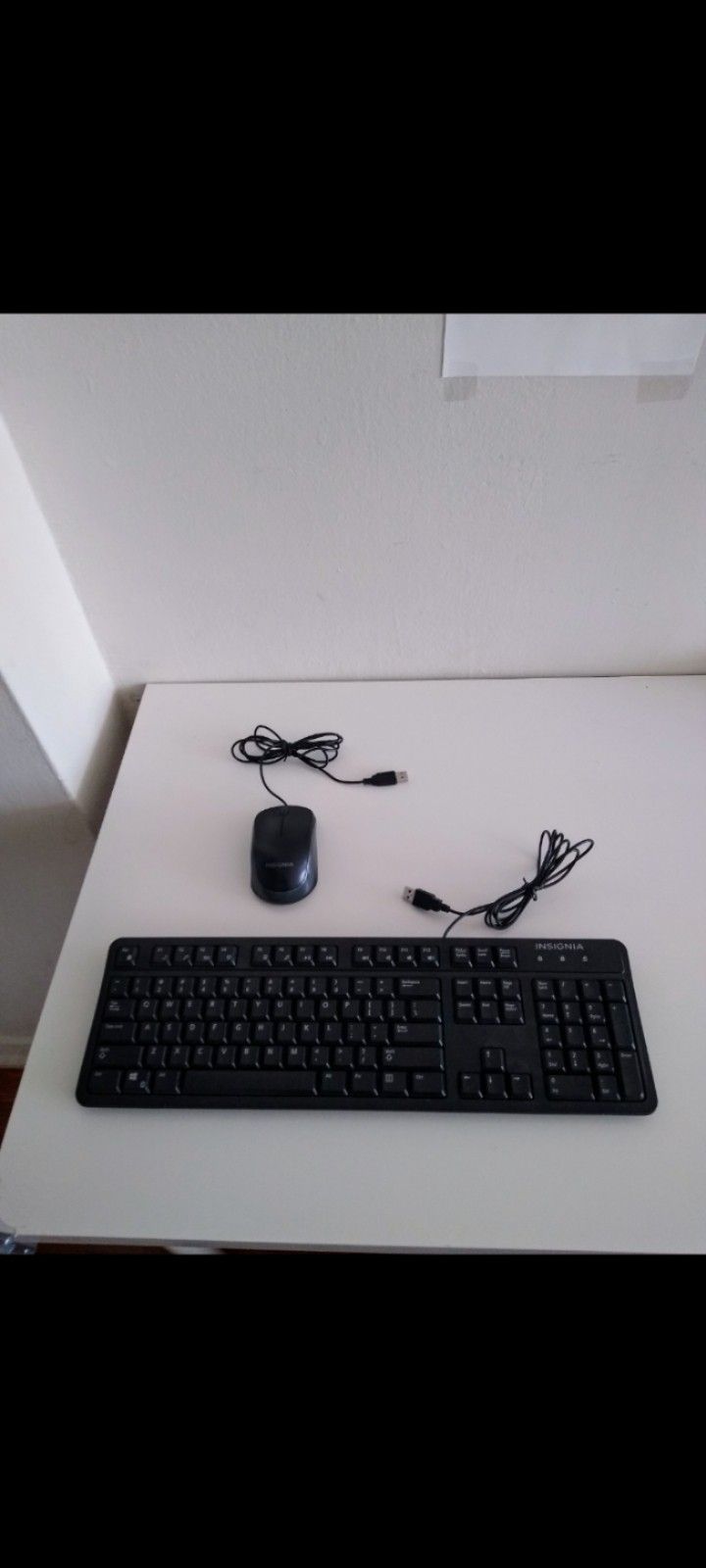 Insignia Keyboard and Mouse New.
All for Only 10 dollars!
And I gift a New big Glade Candle (on sake for 10 dollars) and a New house decoration for h