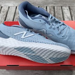 NEW Ladies Nike Sneakers/Walking Shoes Size 10 D