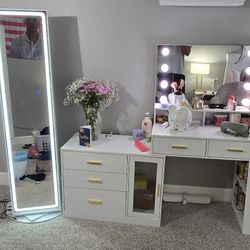 Vanity & Mirror Set