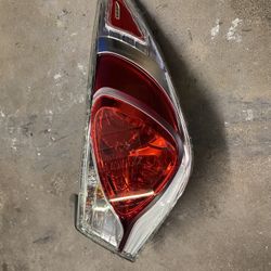 **READ**. Hyundai Sonata HYBRID Right Tail Light 