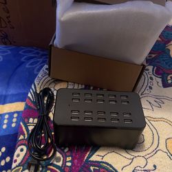 Multi-USB Smart Charger