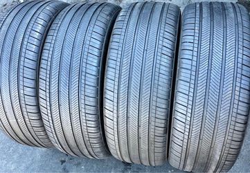 235 45 18 vendo un juego de llantas usadas en excelente condición marca Michelin