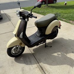Hyosung Revival QT-50 scooter.