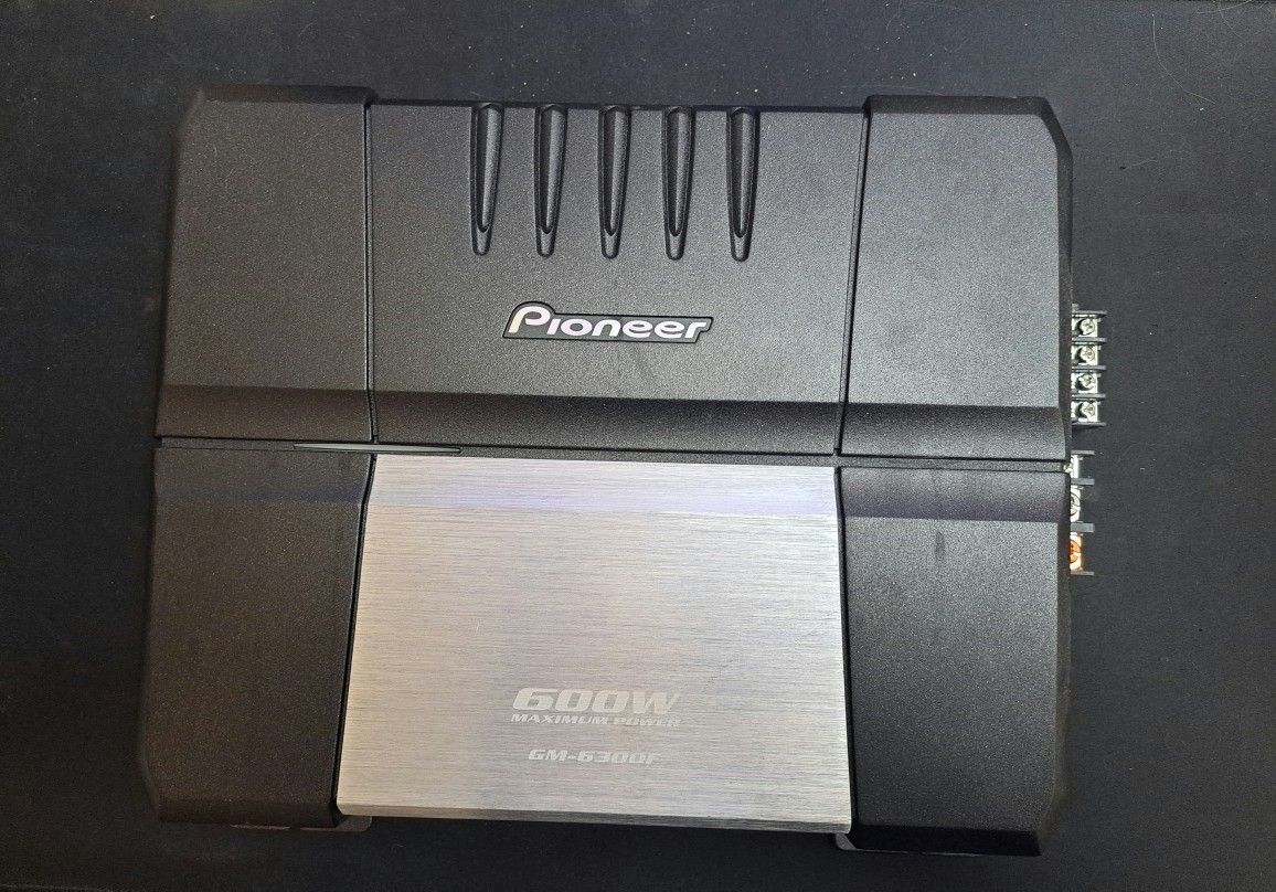 Pioneer 600 Watt Amp Four Channel 