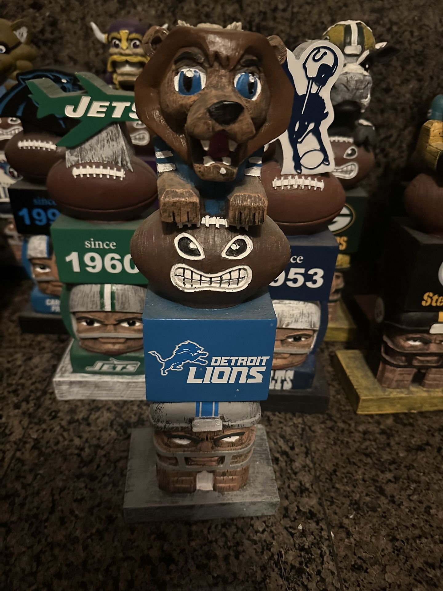 Detroit Lions NFL Wood Tiki Lawn Garden Ornament Statue- Vintage @ 15 inches tall