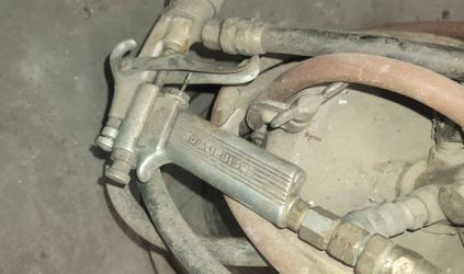 Spray tank with spray gun