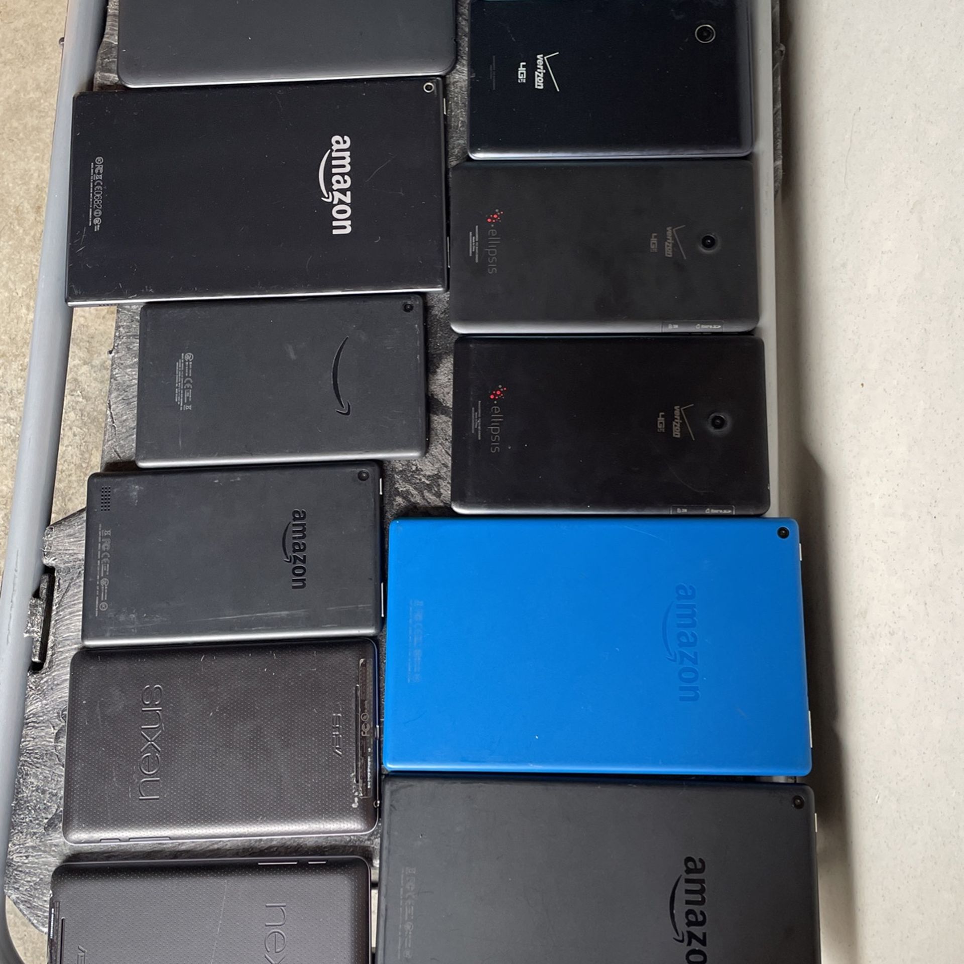 A Lot Of different Tablets On Sale.Verison Android Tablets Of Different Kinds,Amazon Tablets Of Different Kinds And Other With Sim Card Slot