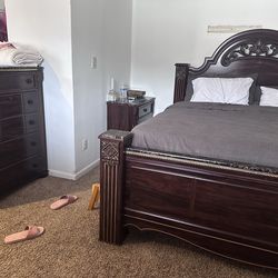 Used-good king size bedroom set