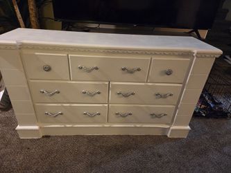 Long Dresser