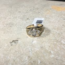 Gold Ring With Diamonds
