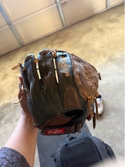 Rawling baseball/ softball glove  11.5 inches