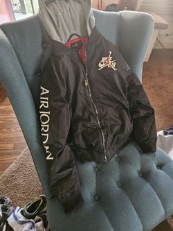 Jacket  Nike Air Jordan Puffer / Hoodie.